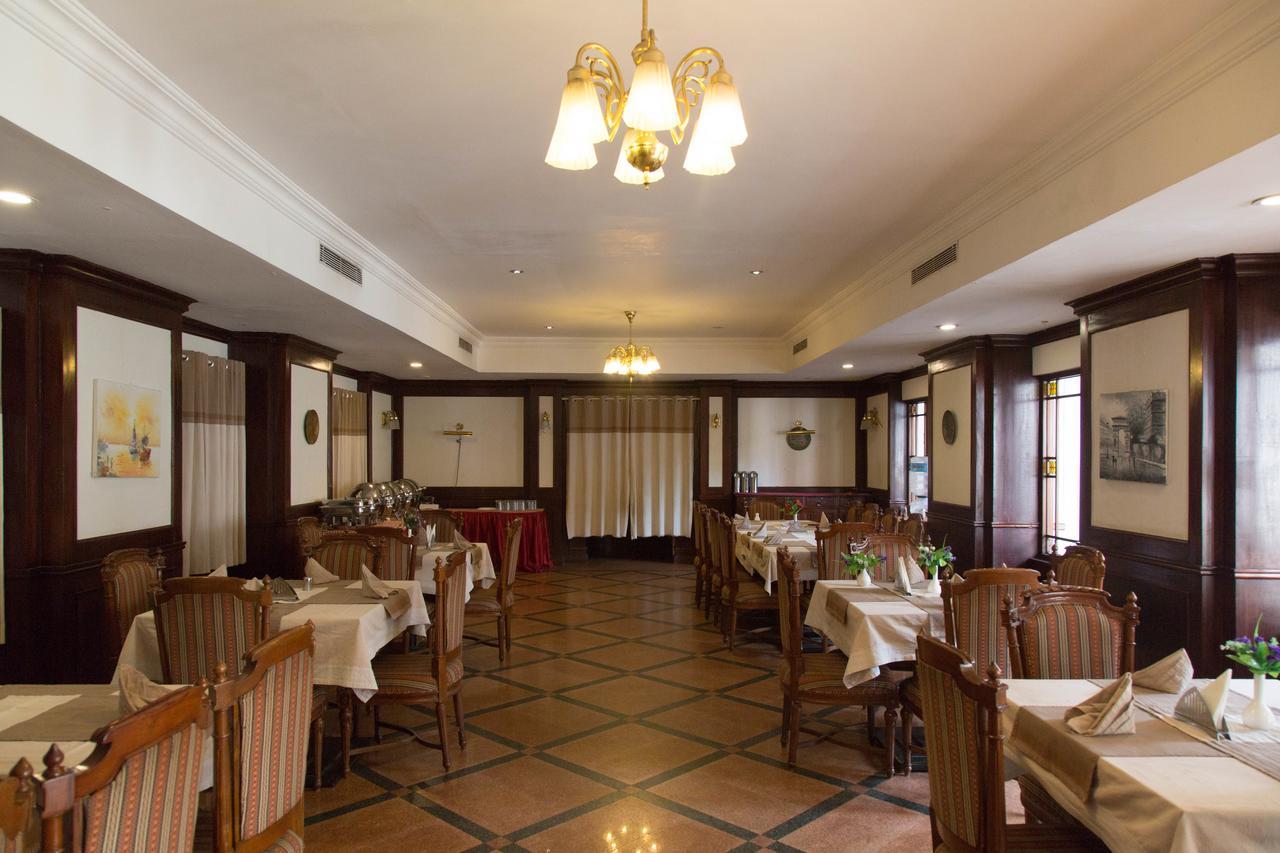 Ats Willingdon Hotel Kochi Exterior foto