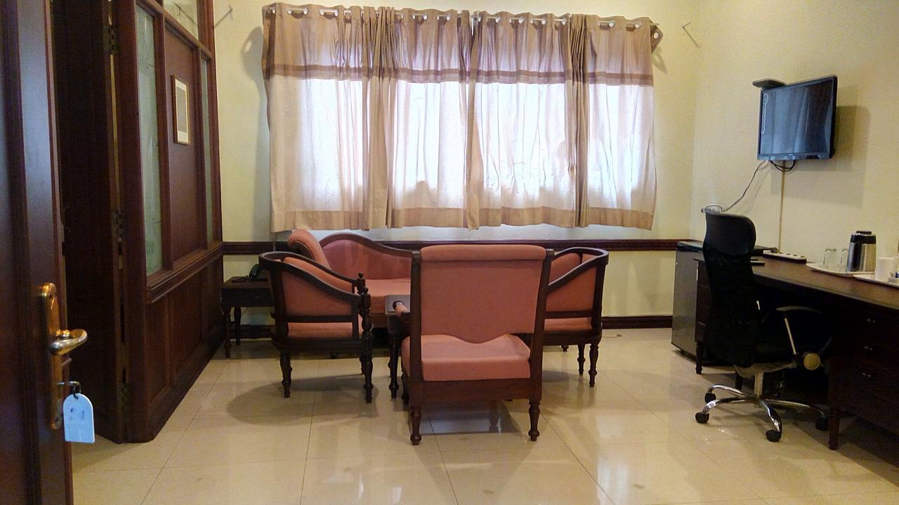 Ats Willingdon Hotel Kochi Exterior foto
