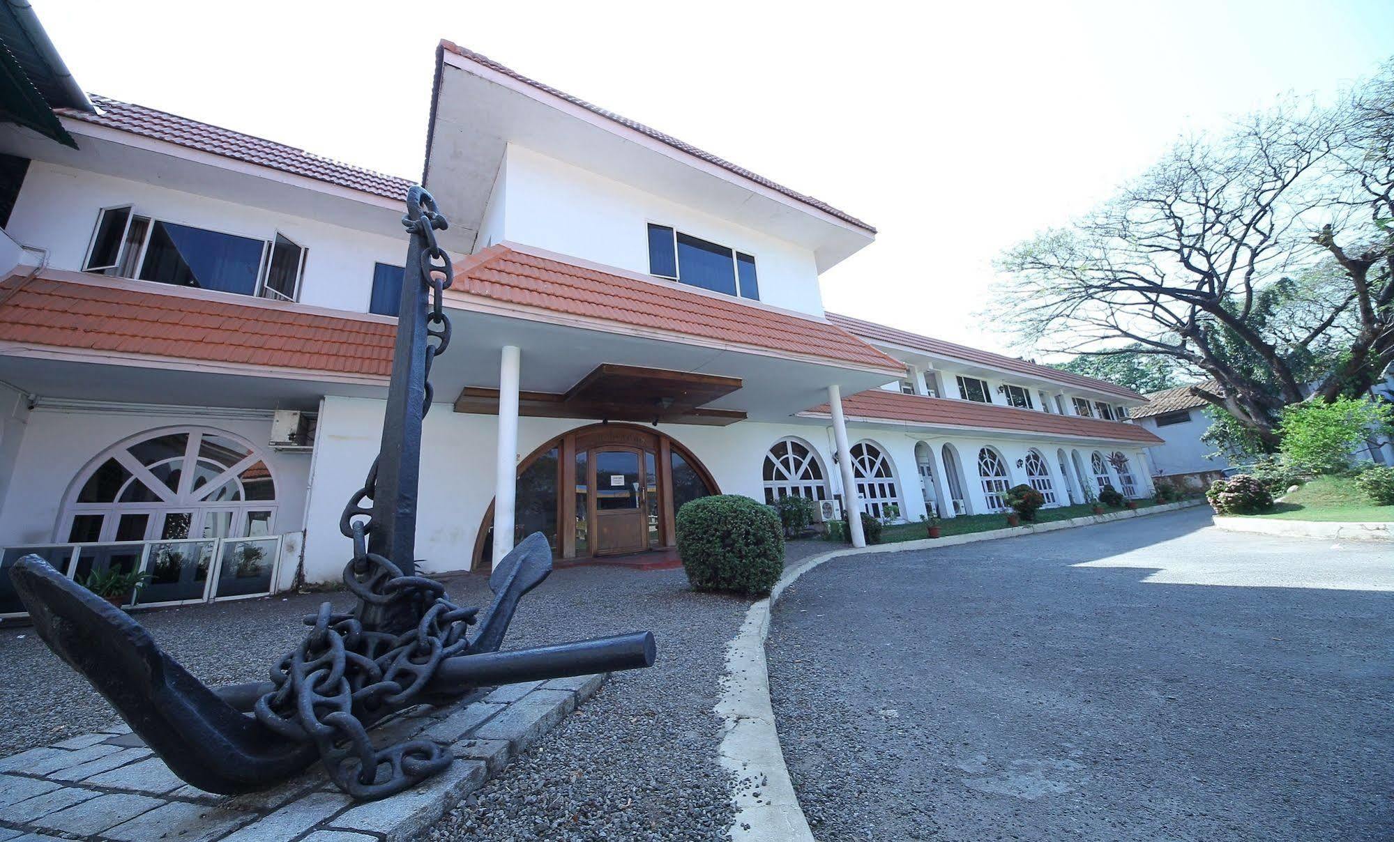 Ats Willingdon Hotel Kochi Exterior foto