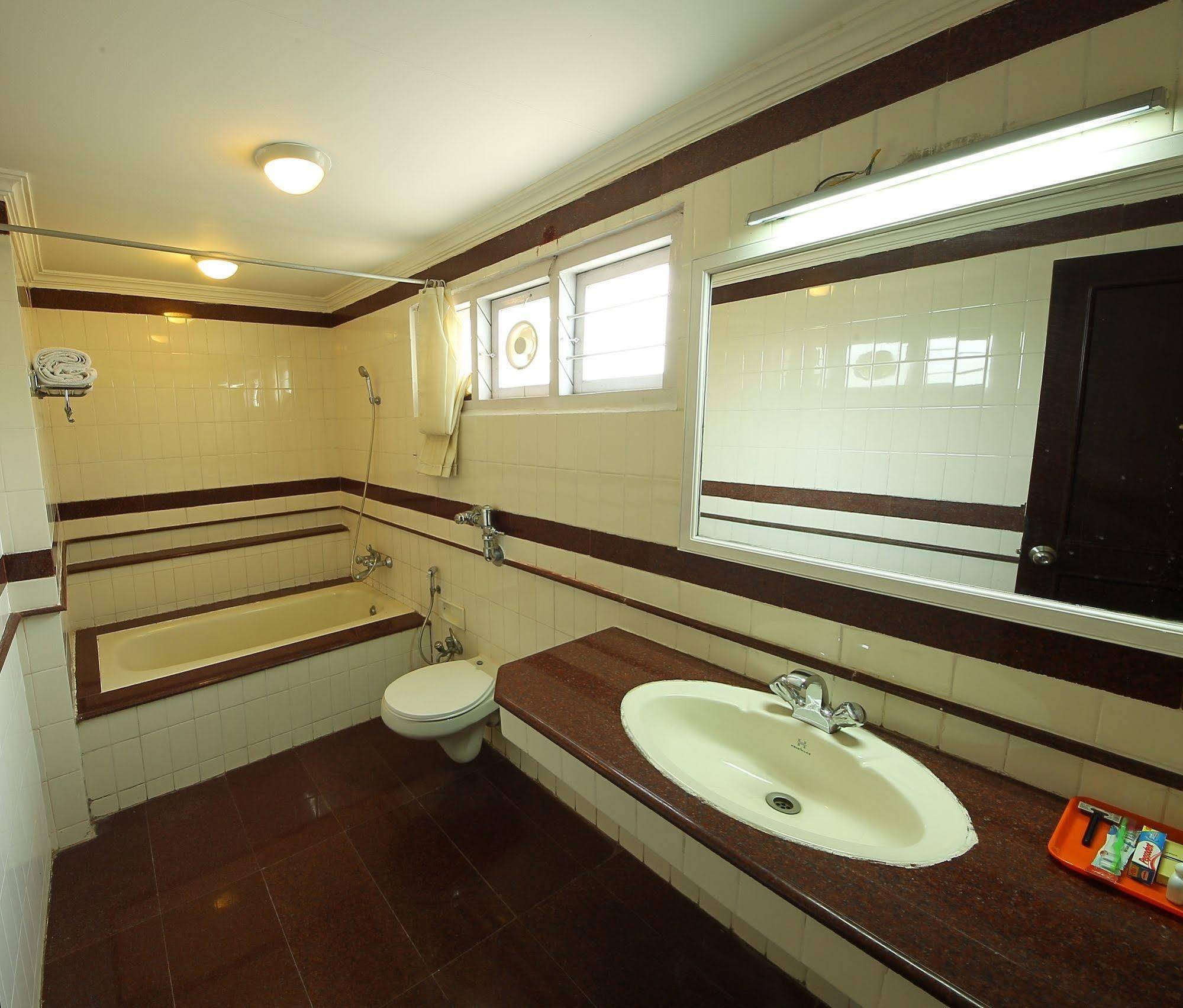 Ats Willingdon Hotel Kochi Exterior foto